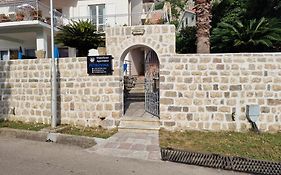 Waterfront Apartment Petrovina