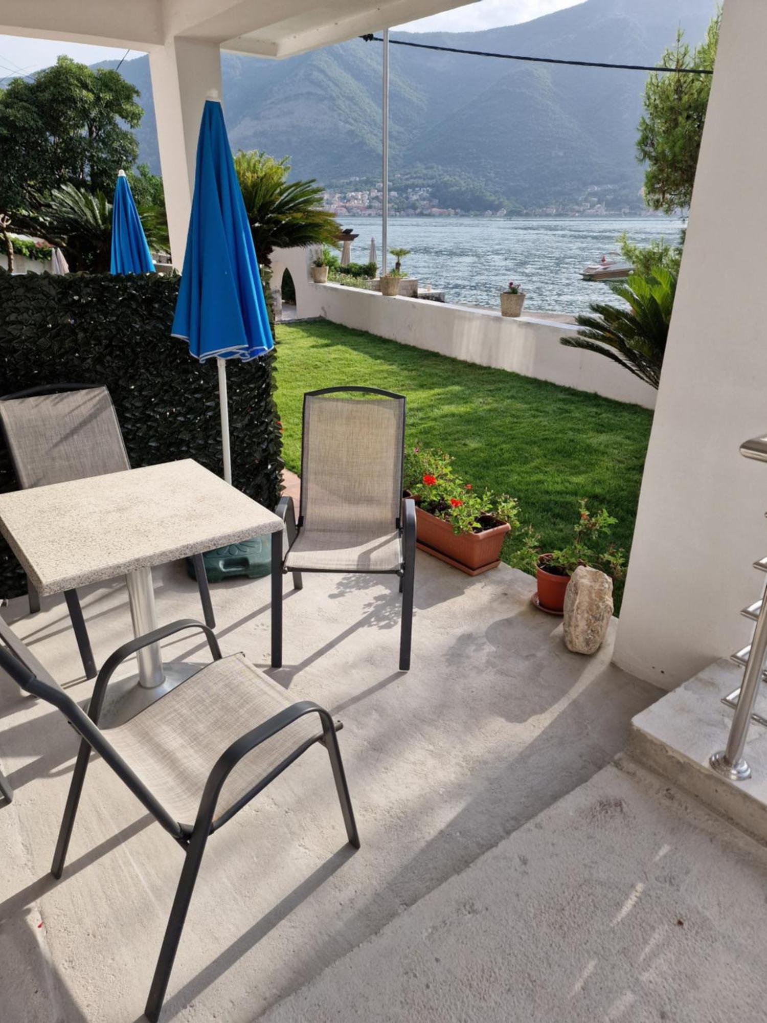 Waterfront Apartment Petrovina Kotor Extérieur photo