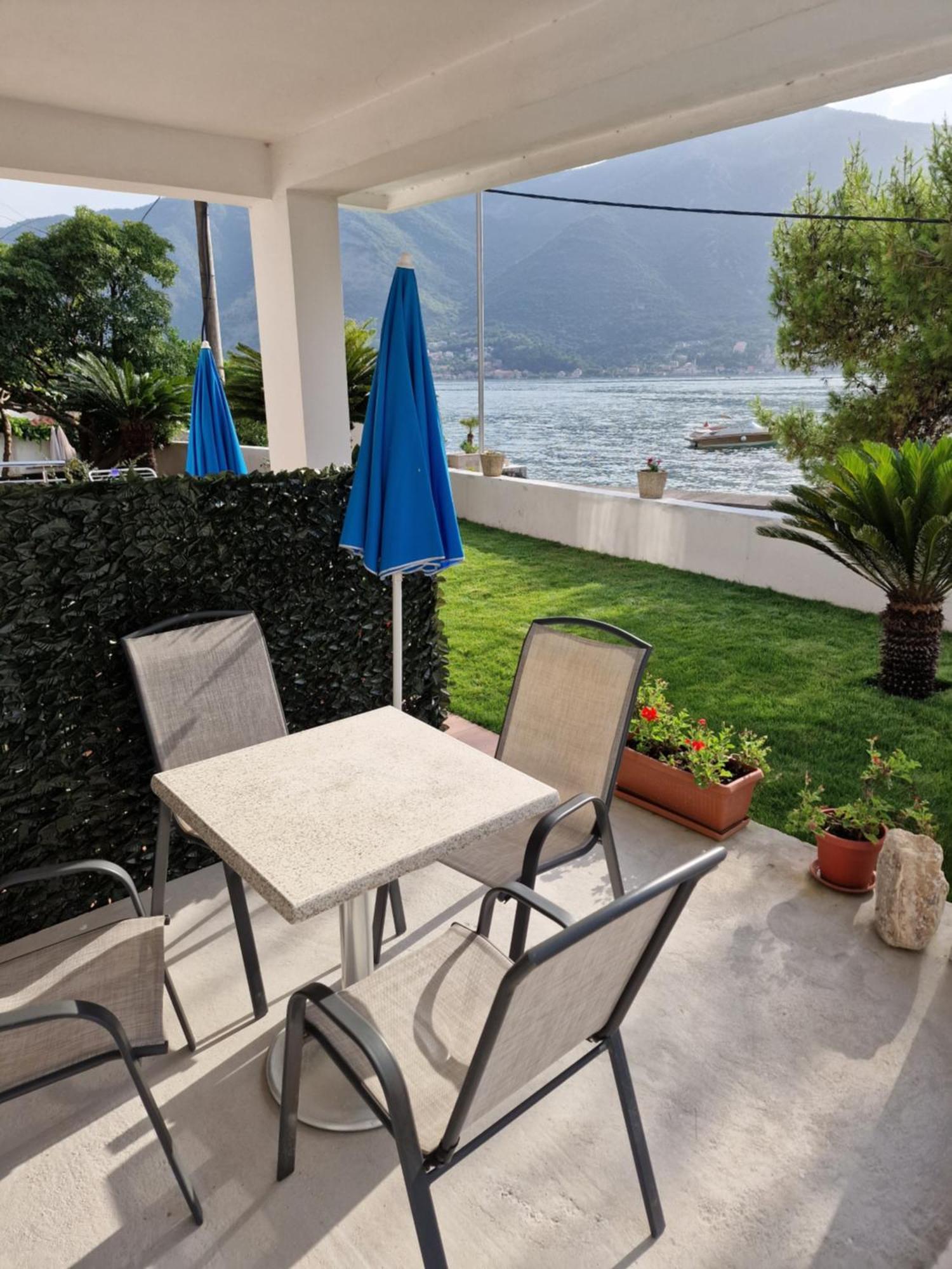 Waterfront Apartment Petrovina Kotor Extérieur photo
