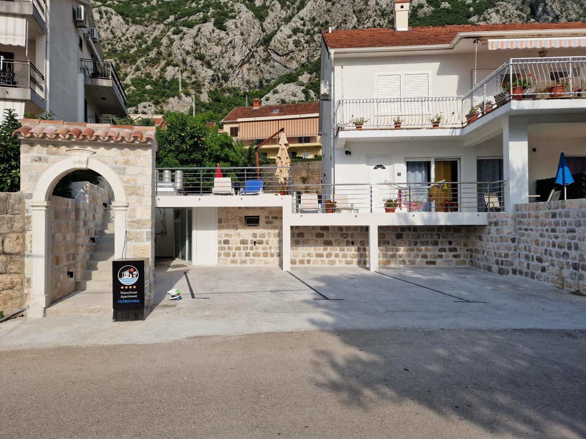 Waterfront Apartment Petrovina Kotor Extérieur photo