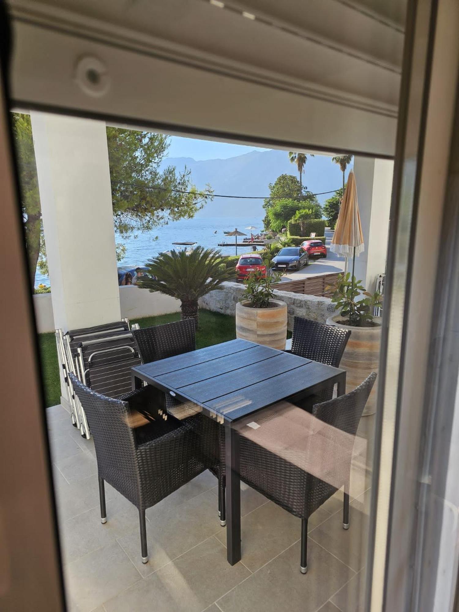 Waterfront Apartment Petrovina Kotor Extérieur photo