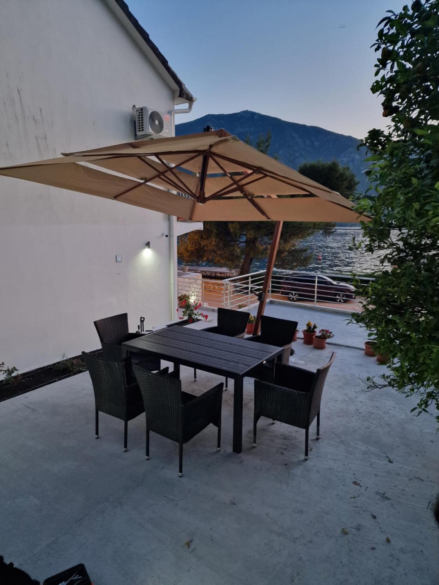 Waterfront Apartment Petrovina Kotor Extérieur photo