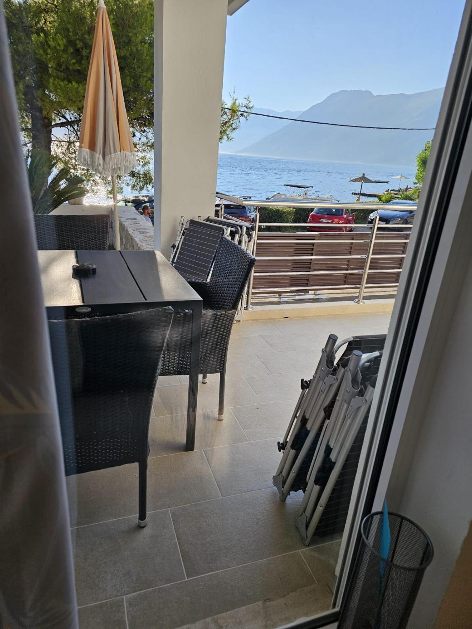 Waterfront Apartment Petrovina Kotor Extérieur photo